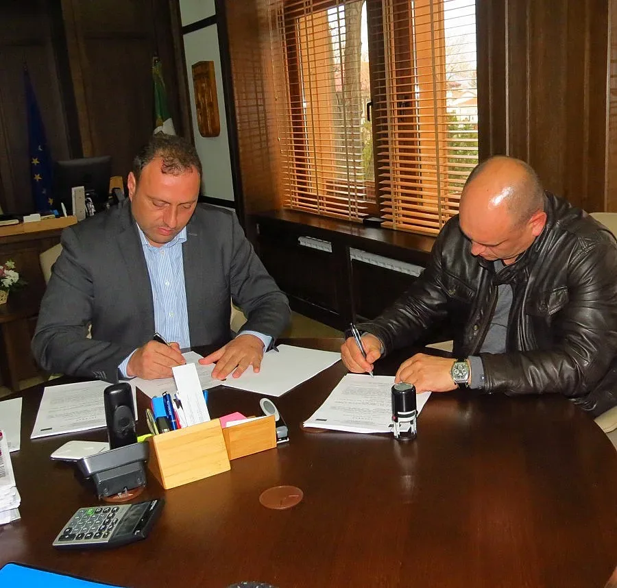 Ремонтират парка в Добринище по европейски проект