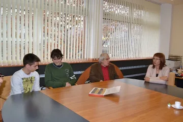 Кметът на Казанлък благодари на кабинета за школата на Тео
