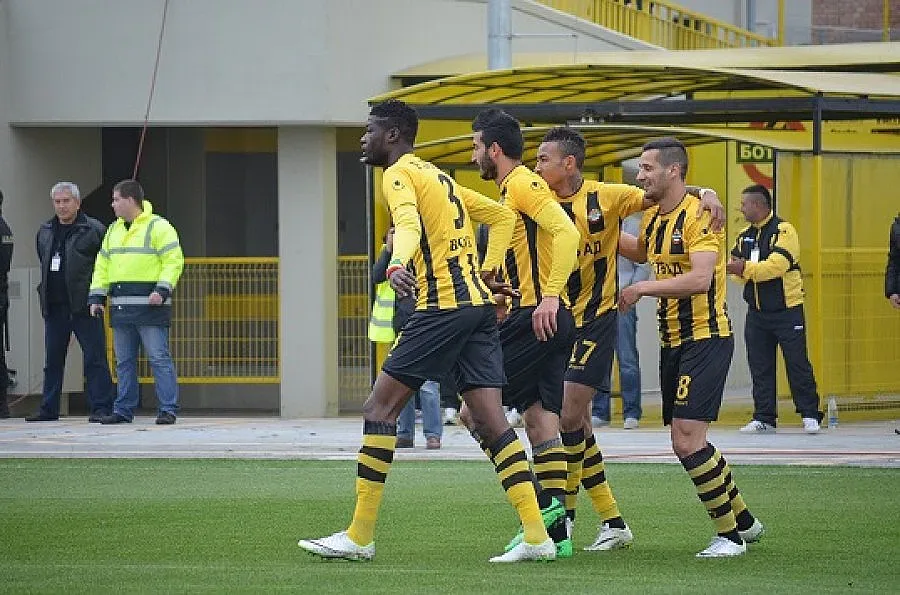 "Ботев" клепа румънци за пари пред ФИФА