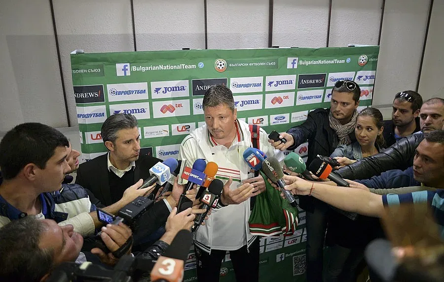 Всички в БФС ритат столчето под Любо