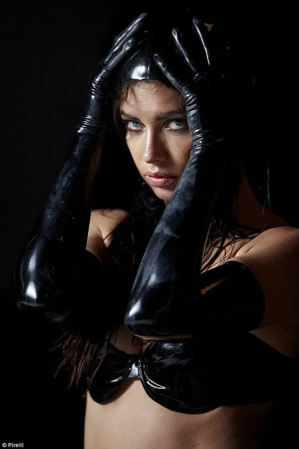 СНИМКИ: Изкусителки в кожа