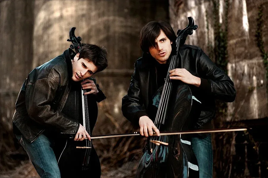 Атрактивното дуо 2Cellos с видео-приветствие към БГ публиката