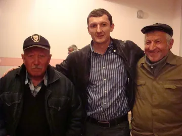 Доцент с пагони вбеси патриотите 