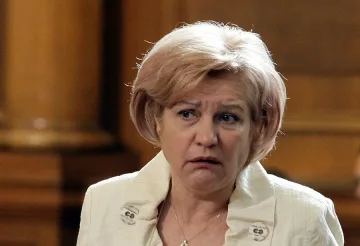 Менда Стоянова: Искров има вина за банковата криза 