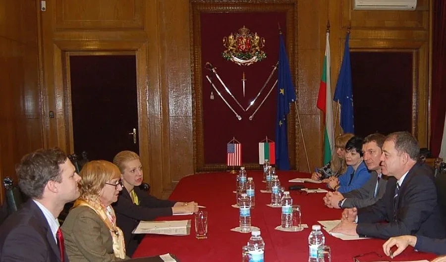 Ненчев към САЩ: Ще сменим самолетите с натовски