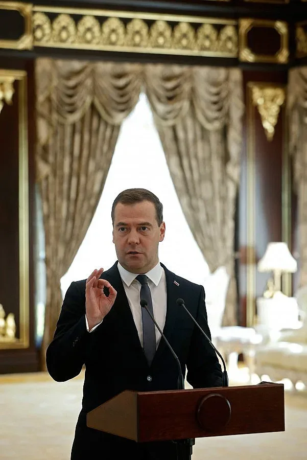 Медведев писа на Бойко