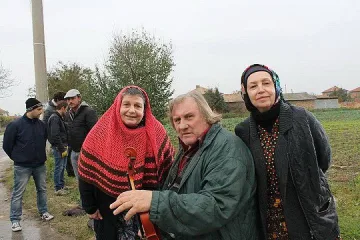 Депардийо беснее във Фейсбук