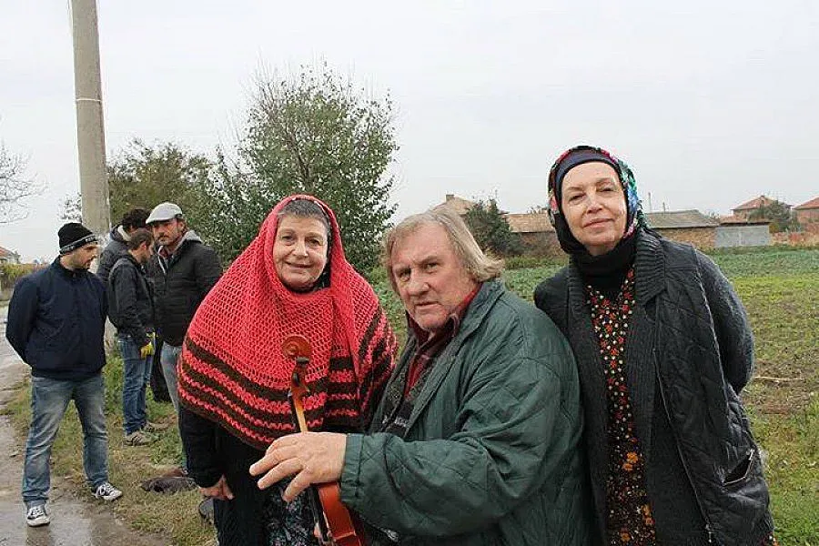 Депардийо беснее във Фейсбук