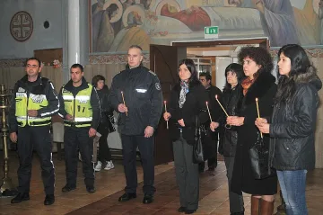Панахида за загиналите в катастрофи на пътя отслужиха в Монтана