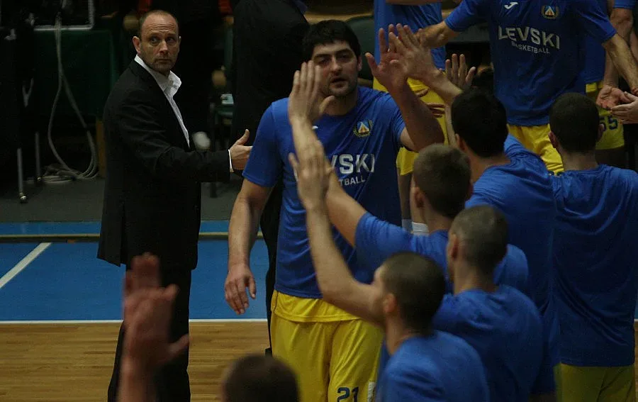 Тити притеснен след мелето между "Левски" и "Партизан"