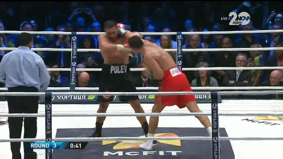Владимир Кличко нокаутира Кубрат Пулев в петия рунд