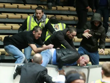 Бой между фенове на "Левски" и "Партизан"