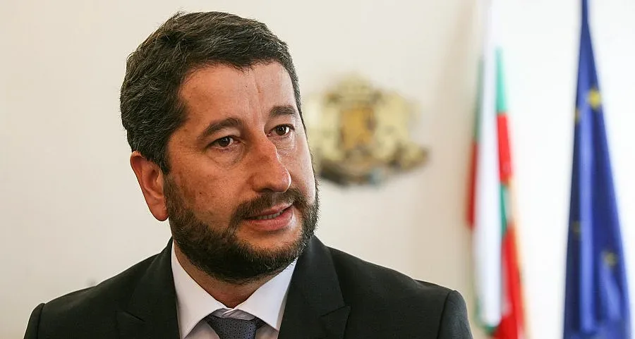 Бойко се хвали с първо бебе в кабинета