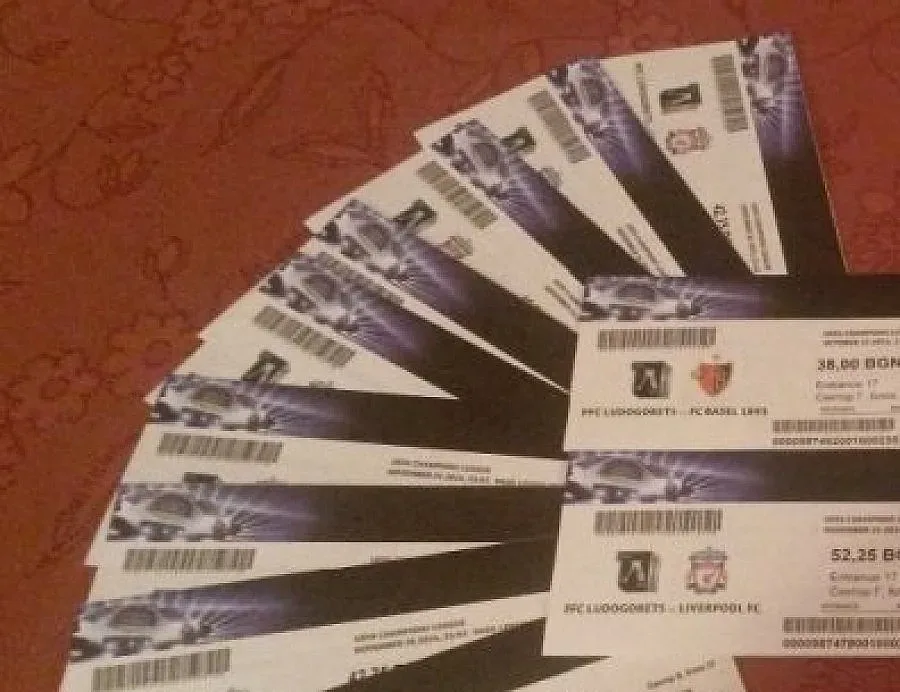 Опашка за билети се изви пред касите на „Васил Левски“