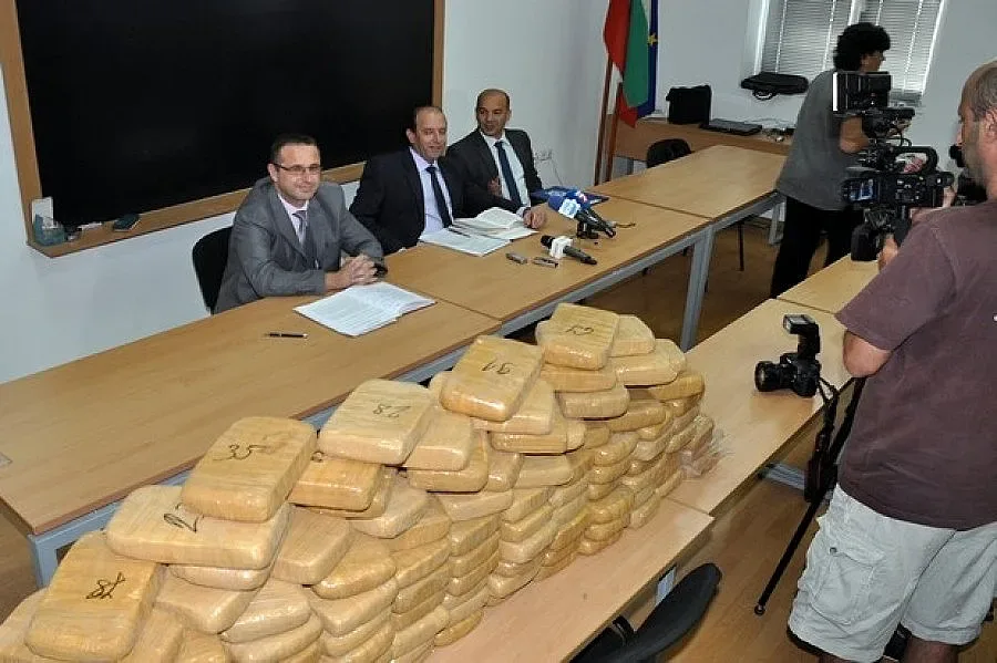 Оставиха задържаните за трафик на хероин за 13,5 млн. лв. Сребреви в ареста