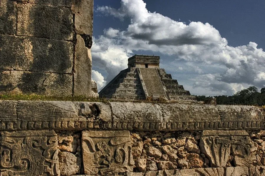 Томпсън разкрива тайната на свещения сенот