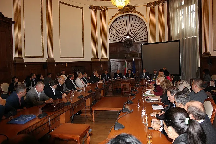 Десислава Танева: Ще решаваме проблемите заедно с браншовите организации