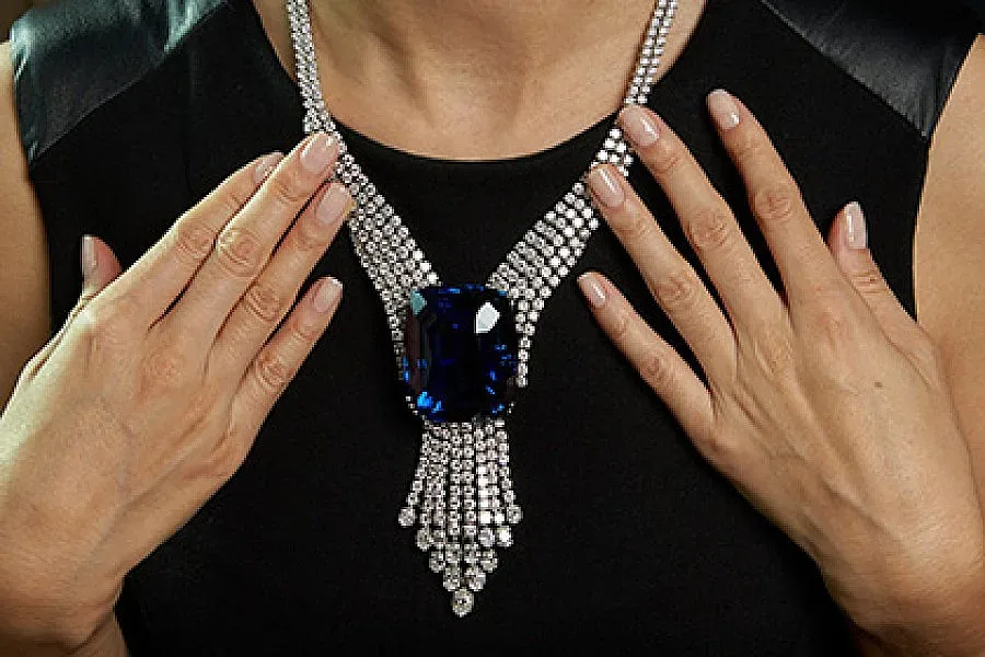 Продадоха сапфир за $17 млн.