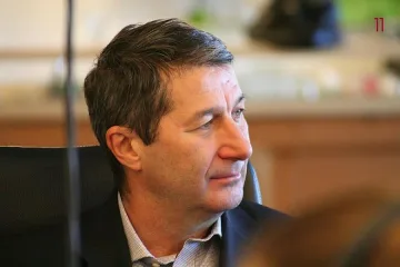 Каролев става съветник на Лукарски