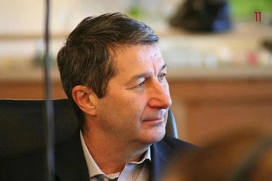 Каролев става съветник на Лукарски