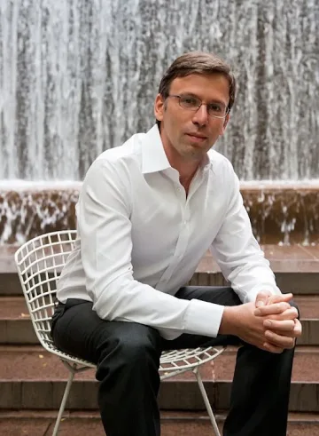 Арх. Апостолов: Само Вежди може да довърши Лувъра