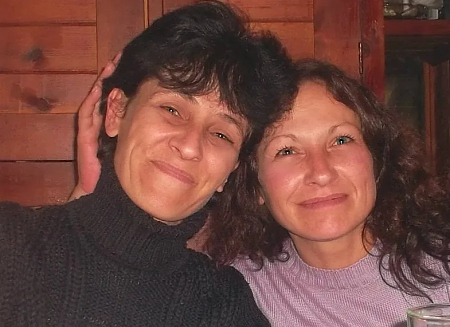 Близначки се събраха след 42 г.