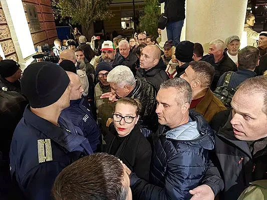 Народът срещу Джон Малкович! Шефът на Народния театър взе решение