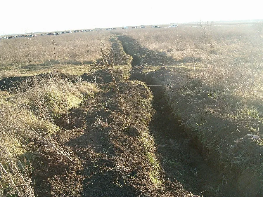 В Бела Рада копаят ровове за защита от крадци