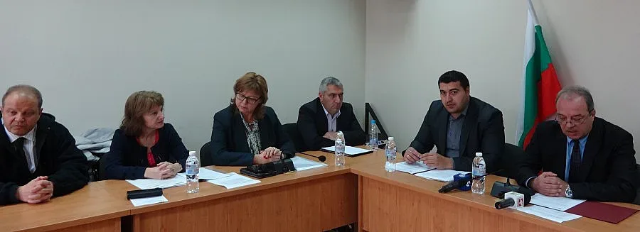 Общини спешно пишат планове за интегриране на ромите