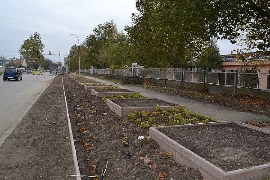 Нови зелени площи ще посрещат гостите на Казанлък