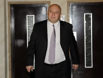 Министър Кралев обръща внимание на детско-юношеските школи