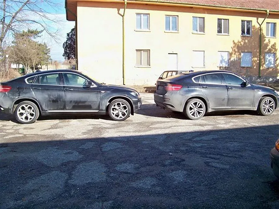 Джихадисти си поръчват джипове у нас