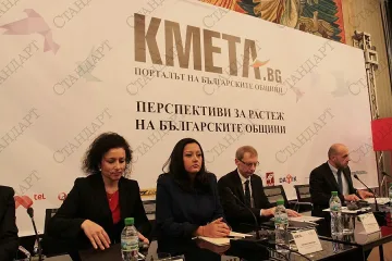 Министри към кметовете: Не спирайте работа