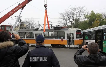 Рейс мина на червено и помете трамвай (ОБЗОР)