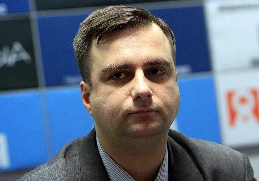 Син и червен мит провалиха прехода