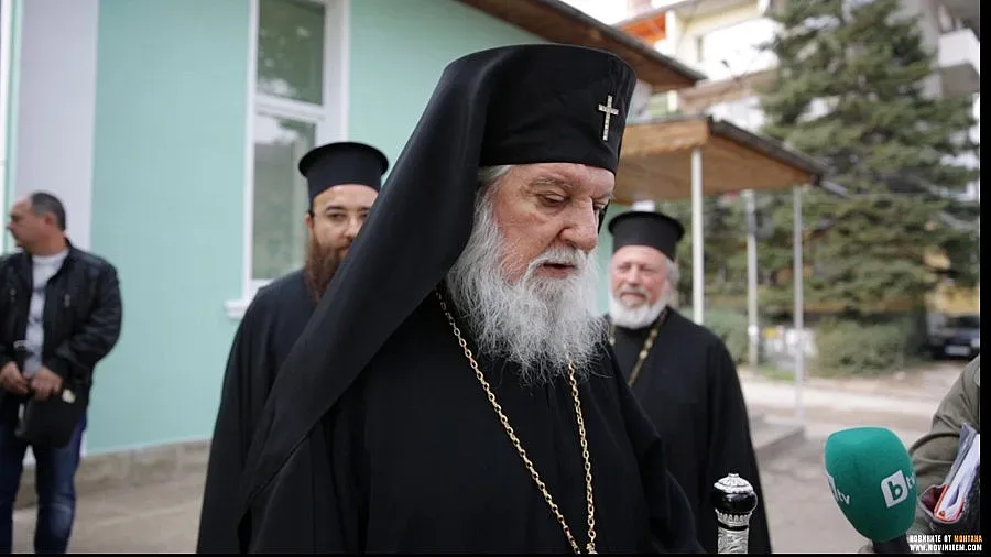 Младият епископ Поликарп се покая „невиждано досега”