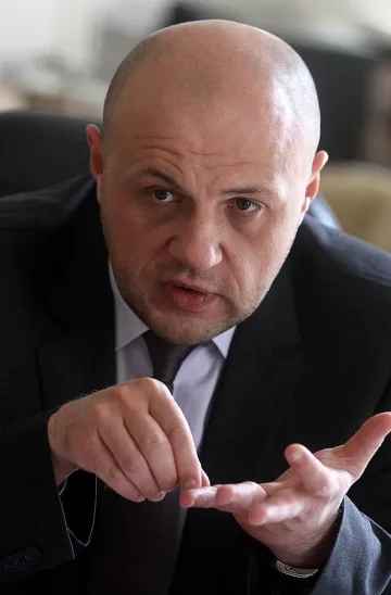 Следващите месеци ще гасим пожари