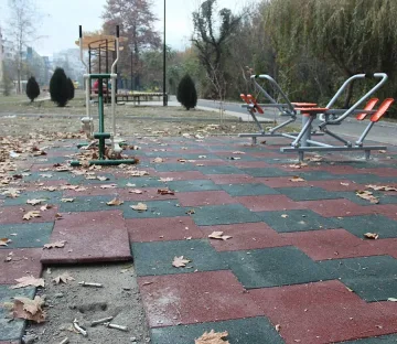Вандали рушат в Благоевград, община и полиция безсилни