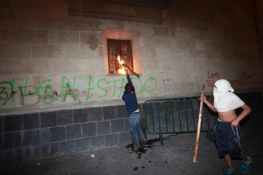 Размирици в Мексико заради загиналите студенти