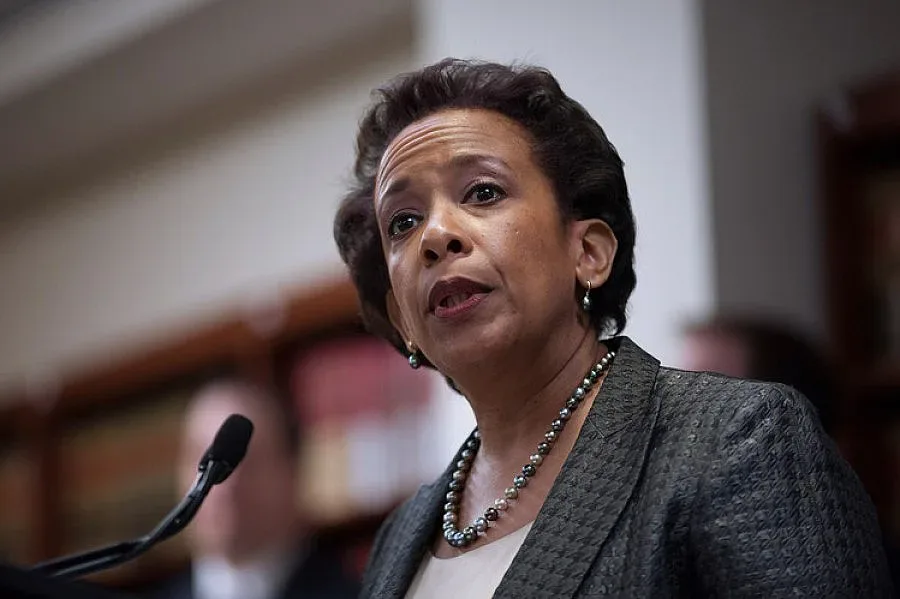 Обама избра цветнокожа дама за главен прокурор