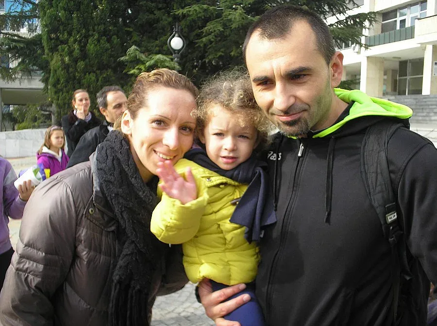 Деца и баби се пуснаха в благотворителен крос