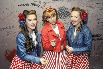 Печатна грешка кръстила "Скарлет систърс"