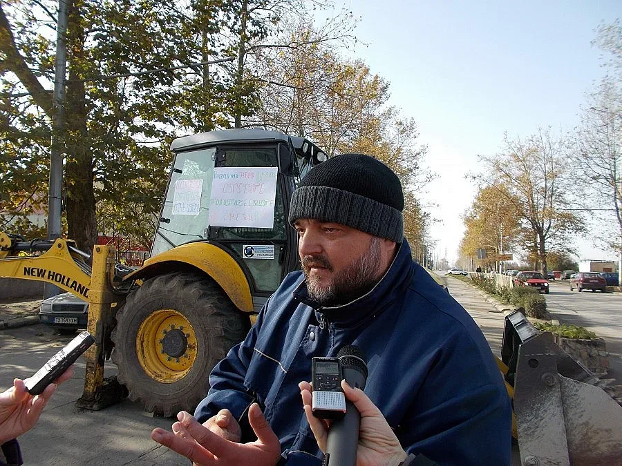 Багерист обяви гладна стачка в подкрепа на бивш управител на ВиК