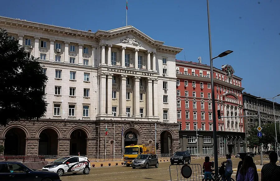 Новото правителство пое властта от служебното