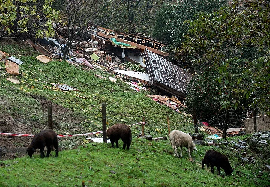 Две жертви на силни бури в Швейцария
