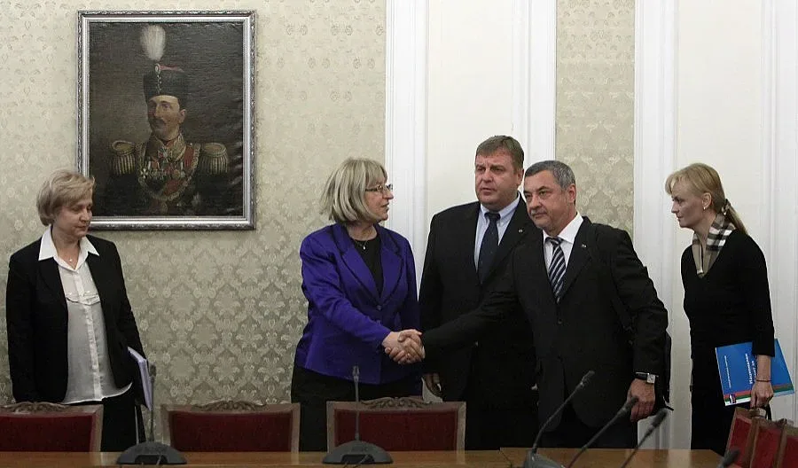 Патриотите удрят рамо на бъдещия кабинет