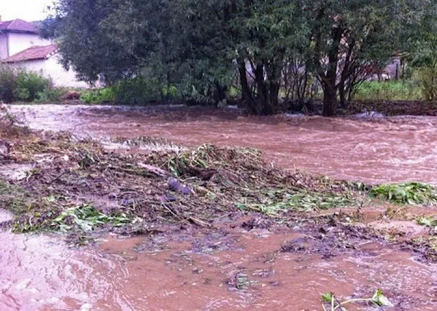 Дават 10 000 лв. на близките на загиналата в потопа край Бургас
