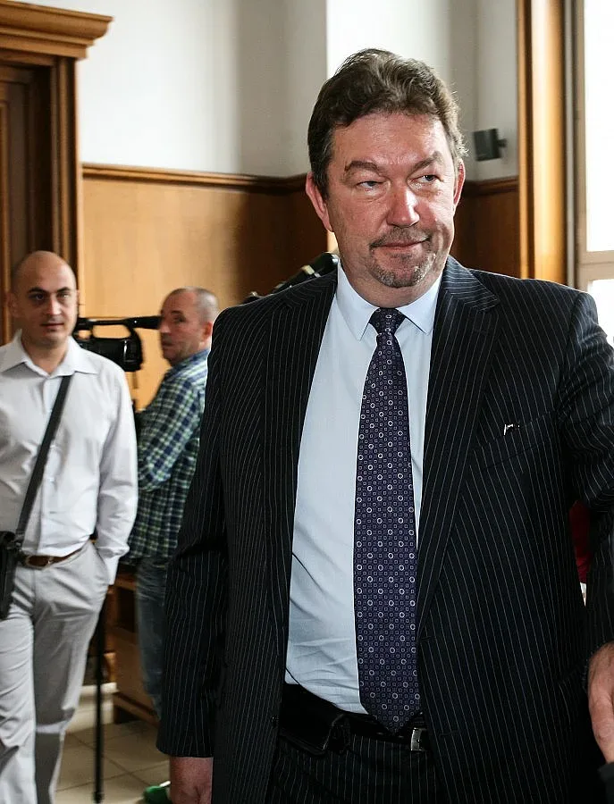 Адвокатът на Василев: Искров иска да фалира КТБ чрез парламента