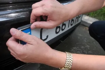 Столичани с табели "СВ" на колите