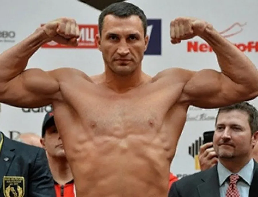 Жената на Кличко ще гледа мача от екрана